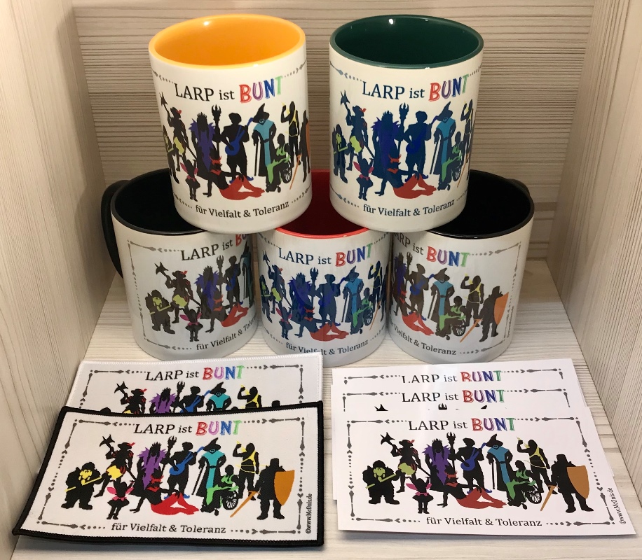 LARP ist BUNT, Mconis Handelskontor. Merchandise Merchandise mit dem Logo der Aktion LARP ist BUNT - für Vielfalt & Toleranz - von McOnis