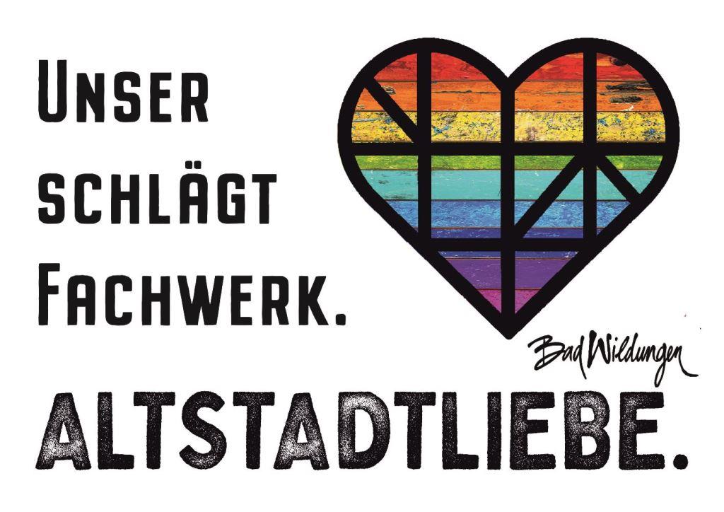 Unser Herz schlägt Fachwerk.
ALTSTADTLIEBE.
Bad Wildungen
Regenbogen-Herz im Facherkdesign